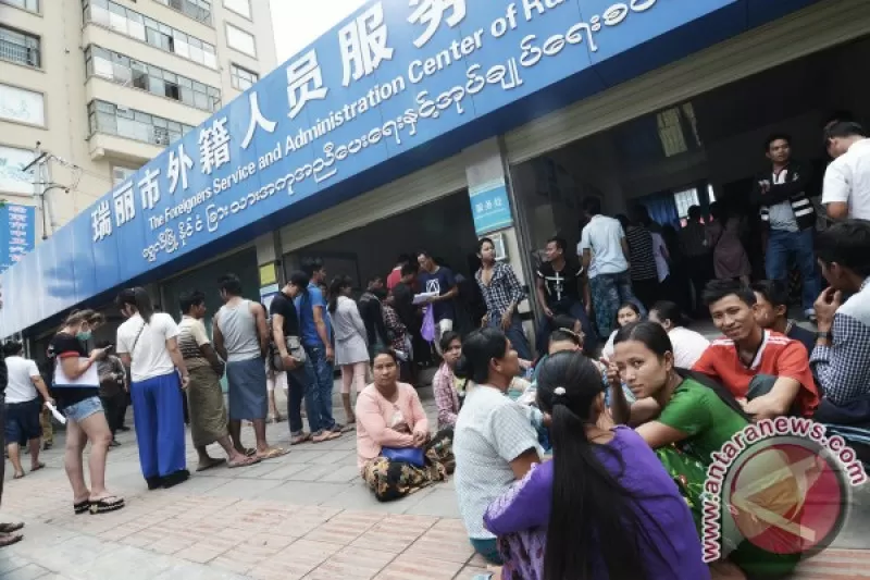 10000-warga-china-telantar-di-perbatasan-dengan-myanmar
