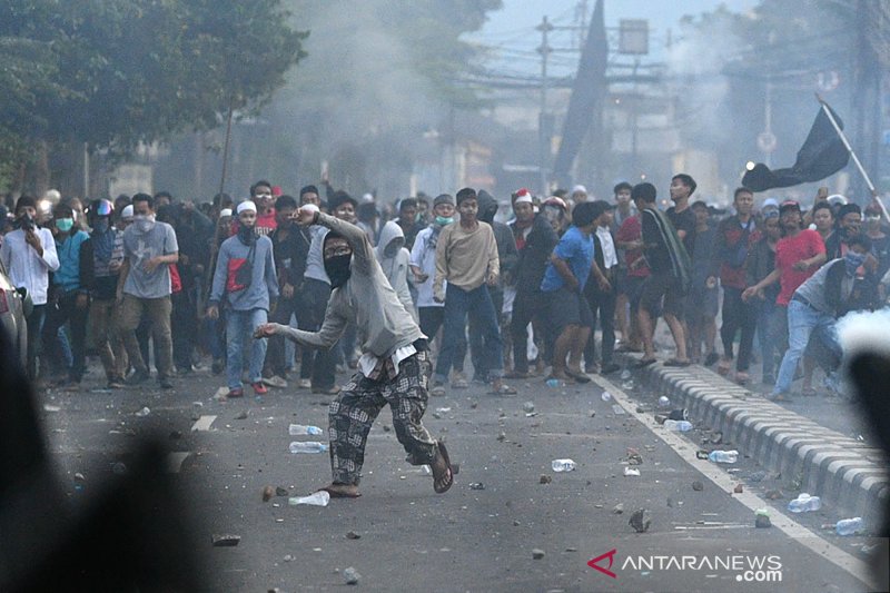 TNI dan Polri Dapat Sumbangan 600 Makanan dari Yayasan Ibnu Sina Peduli

