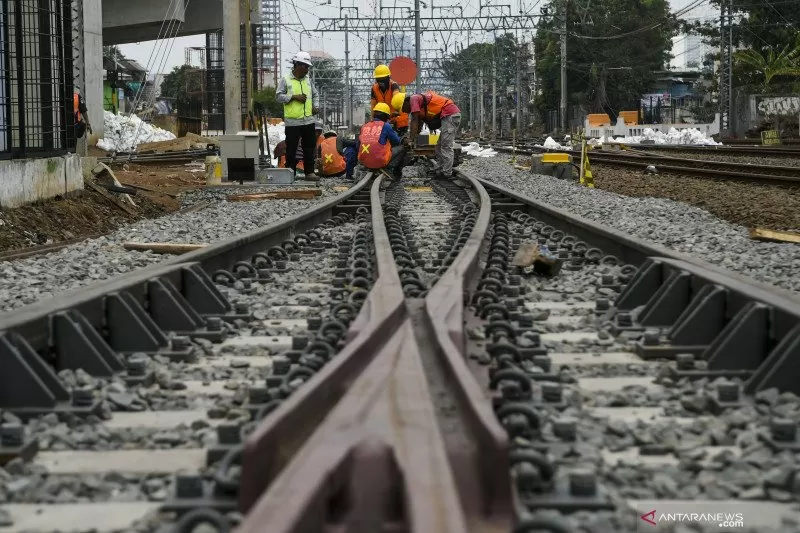  Kemenperin akui rel kereta masih impor 100 persen