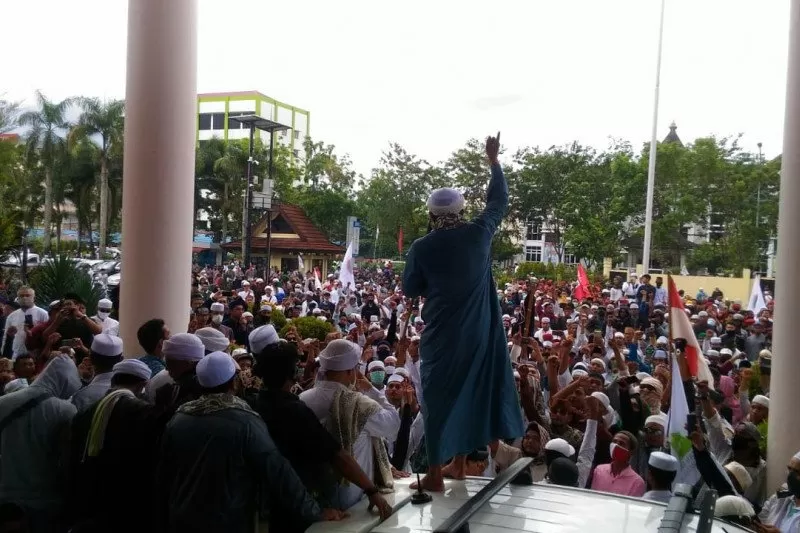 Ratusan massa demo di Kantor DPRD Kalbar tolak RUU HIP