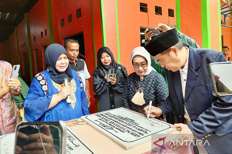 Warga Nanggewer Bogor rintis pesantren gratis