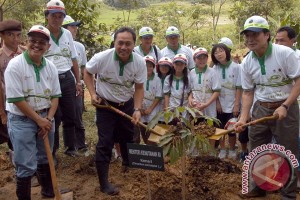 &#91;Hot Pic&#93;Kemenhut ajak mahasiswa sosialisasikan budaya menanam