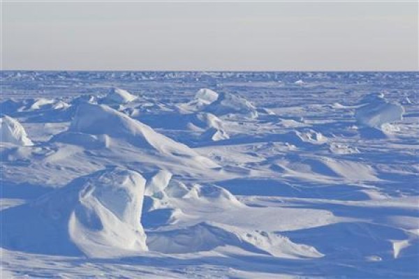 Luas Es di Kutub Utara Menyusut