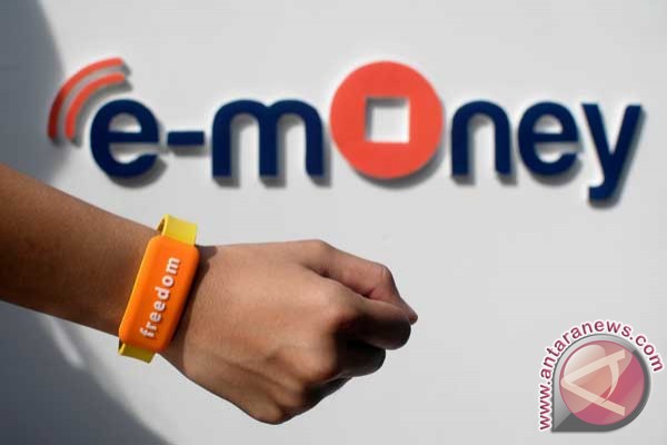 Gelang E-Money Bank Mandiri Sebagai Alat Pembayaran pengganti uang