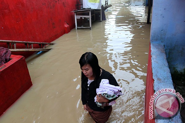 &#91;Banjir Dimana, Blusukannya kemana&#93; Idul Adha di Jakarta diwarnai banjir