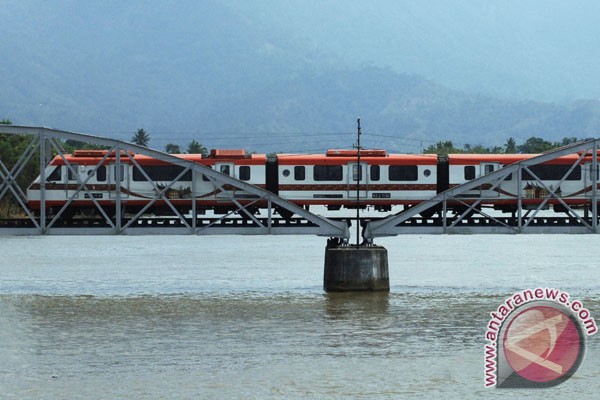 kota yang telah memiliki Railbus (kereta cepat) di Indonesia, yg belum tau masuk :)
