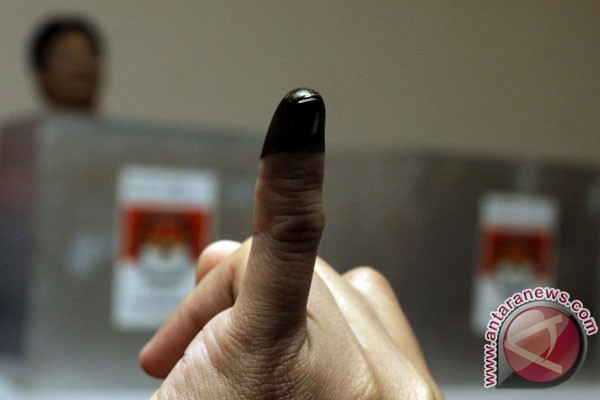 &#91;PIC&#93; Waww ... Warga Berbondong2 ke TPS Nyoblos, Jangan Lupa 1 Jarinya di Celup yak!
