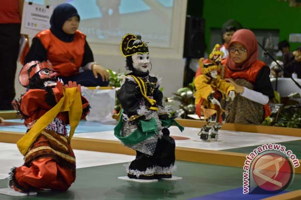 robot-penari-topeng-betawi-di-kontes-robot-indonesia