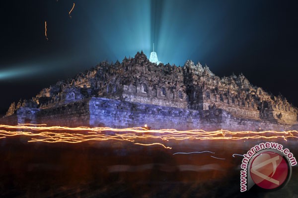 borobudur-dalam-goresan-pelukis-indonesia-tiongkok