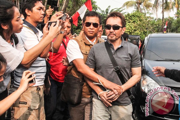 Seorang Wanita Laporkan Gatot Brajamusti Dengan Tuduhan Pemerkosaan