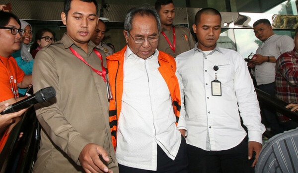 mesang-kembalikan-uang-suap-pembahasan-anggaran-kemnakertrans