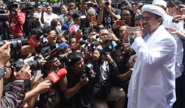 Rizieq Syihab Ditolak di Surabaya