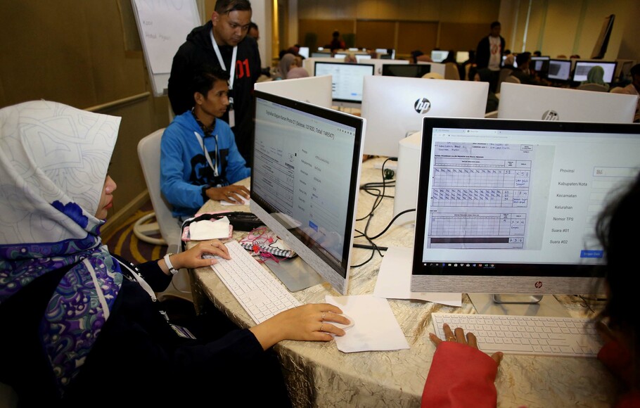 &quot;War Room&quot; Pusat Perhitungan Suara TKN