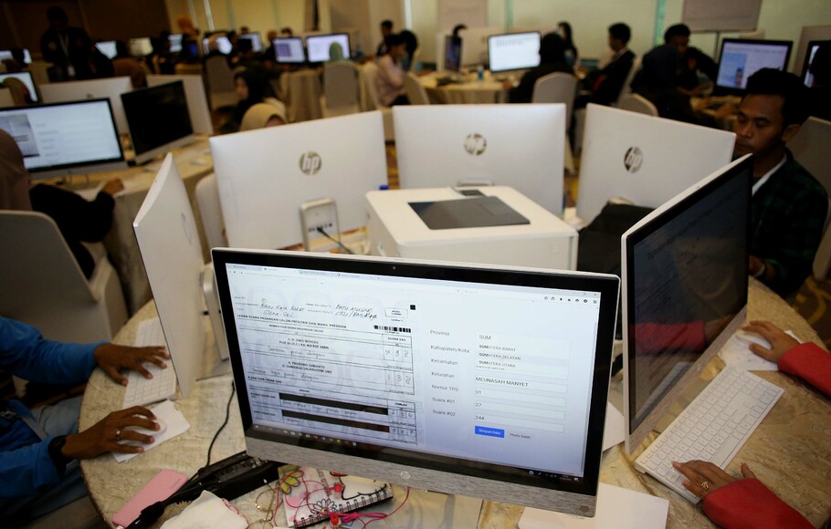 &quot;War Room&quot; Pusat Perhitungan Suara TKN