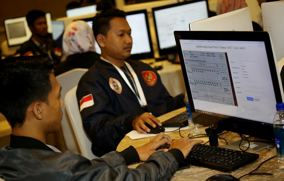 &quot;War Room&quot; Pusat Perhitungan Suara TKN