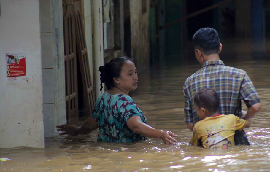 diguyur-hujan-deras-puluhan-desa-di-kebumen-dilanda-banjir-dan-longsor