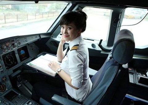 5 Pilot Perempuan Tercantik di Seluruh Dunia! Bening-Bening Gan!