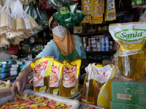 india-s-palm-oil-imports-seen-muted-even-as-indonesia-lifts-export-ban