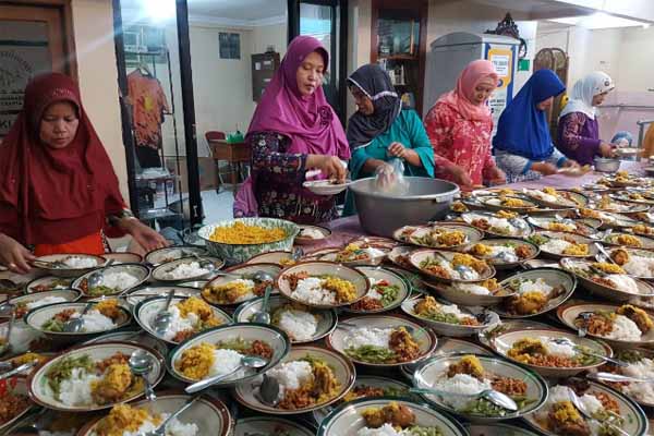 Biasanya Agan Kasih Takjil Apa untuk Masjid di Rumah?