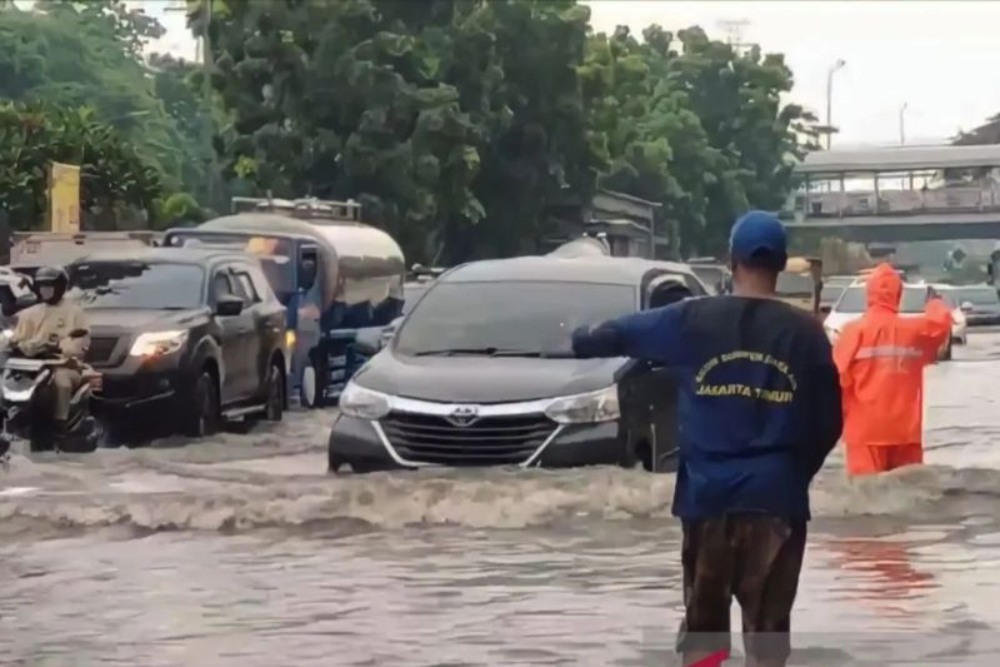 Cerita Warga Jakarta Barat Dilanda Banjir, Tinggi Air Semeter Lebih
