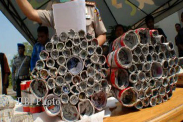 sampah-petasan-sulit-dibersihkan-petugas-alun-alun-kota-jogja-kecewa-dengan-tindakan