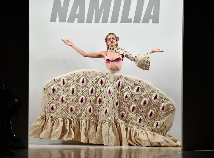 Parade Busana Nyeleneh Serba Vagina di New York Fashion Week