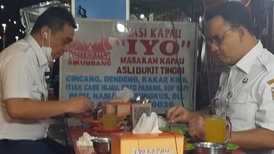 5 Potret Gubernur Anies Wisata Kuliner di Jakarta, Netizen Makin Kagum