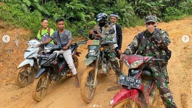 Ustaz Abdul Somad Dibonceng Babinsa Tempuh Jalan Ekstrem Berjam-jam