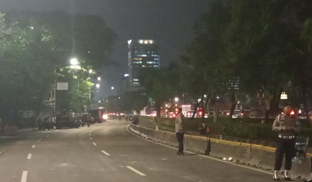 Massa Demo di DPR Bubar, Polisi Tarik Pasukan dan Buka Jalan