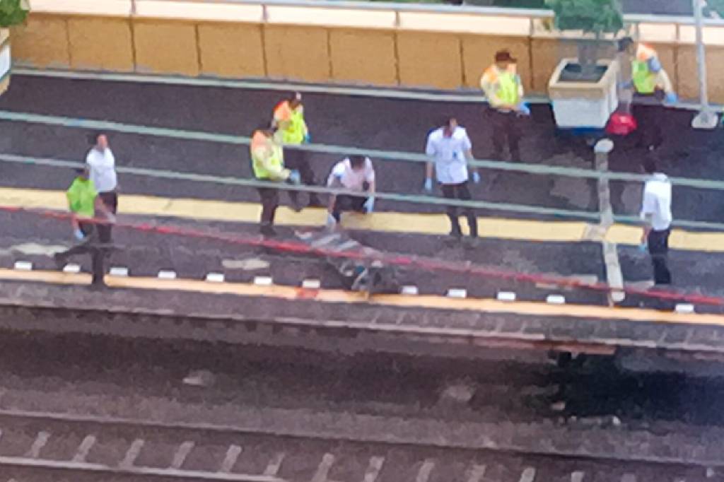 terungkap-penumpang-krl-di-gondangdia-tewas-tertabrak-kereta-usai-lompat-dari-peron