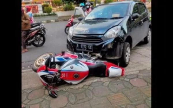 Ga Terima Digeber, Ayla Sruduk Pengendara CBR 1000 RR, Beri Rumah Untuk Ganti Rugi