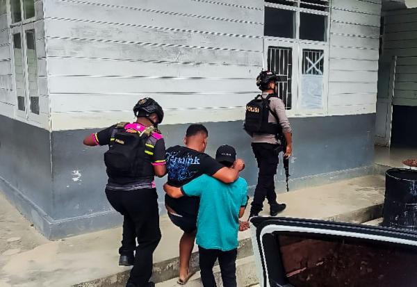kkb-tembak-sopir-truk-warga-pendatang-buton-saat-melintas-di-jalan