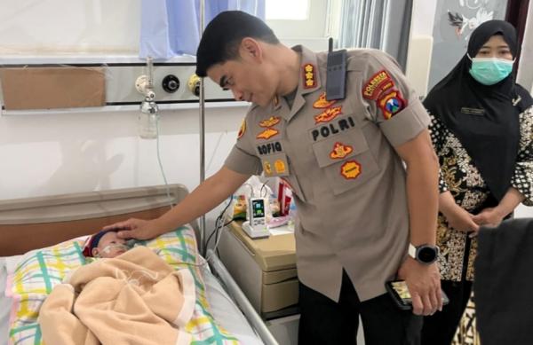 bayi-laki-laki-ditinggalkan-di-teras-rumah-banyuwangi-ditemukan-kardus-mi-instan