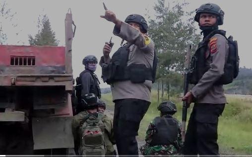 cegah-teror-kkb-tni-polri-disiagakan-amankan-bandara-aminggaru-ilaga
