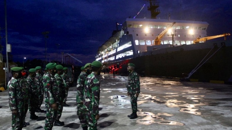 Bantu Tumpas KKB, Prajurit Raider Khusus Dibekali Buku Pedoman Bertempur