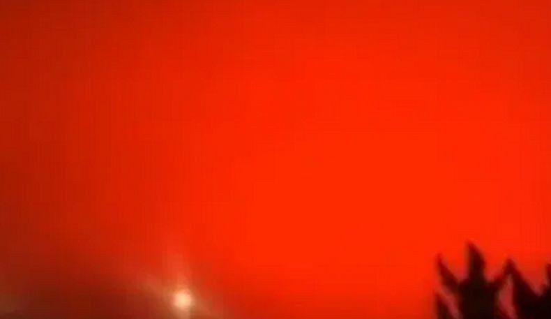 heboh-langit-malam-di-china-berubah-jadi-merah-komentar-netizen-bikin-ngakak