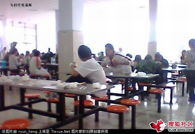 intip PELAJAR CHINA lagi makan di KANTIN SEKOLAH ... kacau benerr