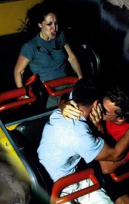 Foto-foto Lucu Saat Orang Ketakutan Naik Roller Coaster