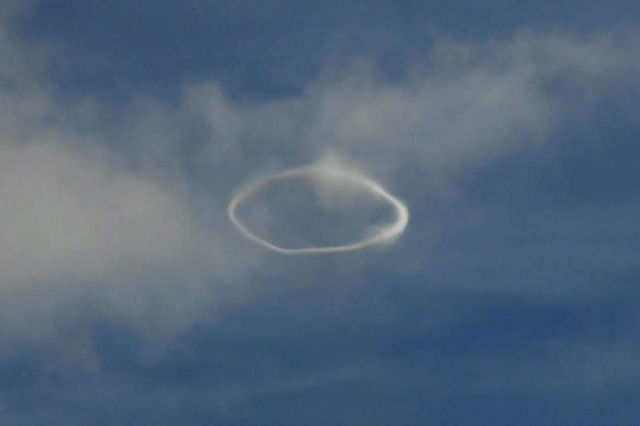 Foto Awan Misterius, Berbentuk Lingkaran