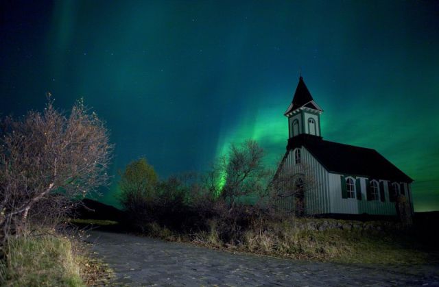 Melihat keindahan Aurora di bumi bagian utara