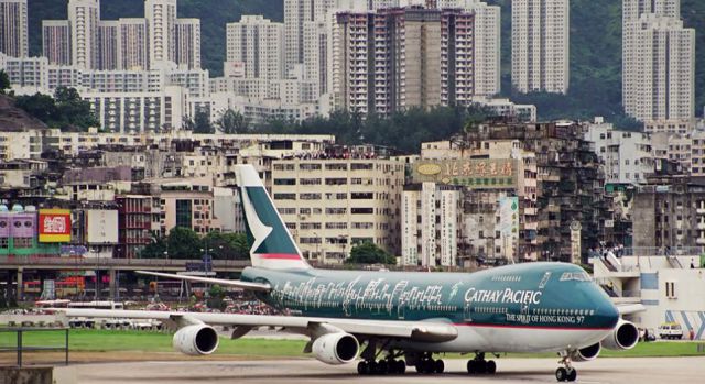 &#91;PICT&#93; Ini dia Salah Satu Bandara TIDAK AMAN se-JAGAT yang ada di Hong Kong