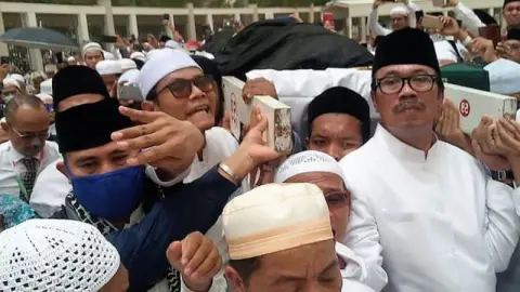 Kontroversi Rizieq Shihab, Dari Salah Lubang Hingga ‘Menyerobot’