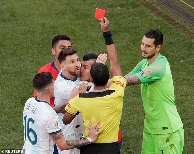 Argentina 2-1 Chile, Lionel Messi Mendapat Kartu Merah Pertama Dalam 14 Tahun