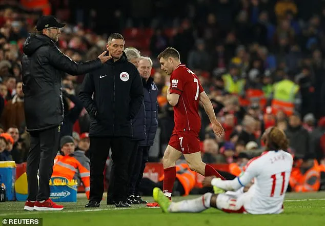 James Milner Diberi Kartu Merah Oleh Wasit Yang Merupakan Mantan Guru Sekolahnya