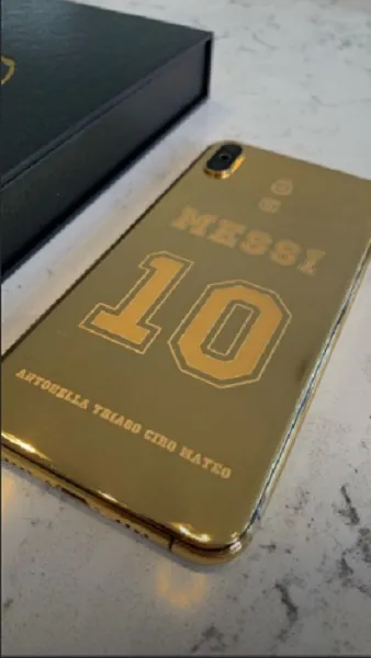 Pemain Liverpool Diberi Hadiah Casing iPhone X Berlapis Emas 24 Karat