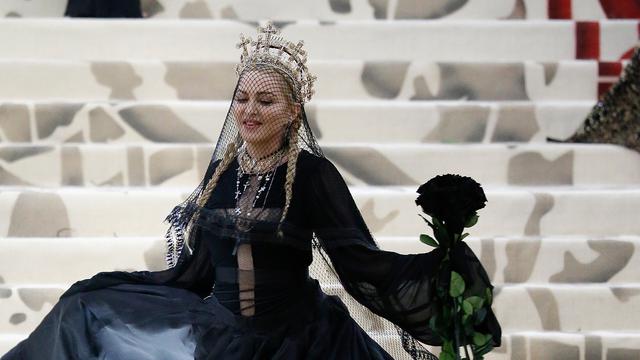 Madona Pakai Rancangan Desainer Indonesia Di Met Gala 2018 Dipuji Berkostum Terbaik