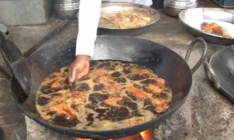 10 Foto ini Perlihatkan Bagaimana Orang India bikin Jajanan, mau coba?