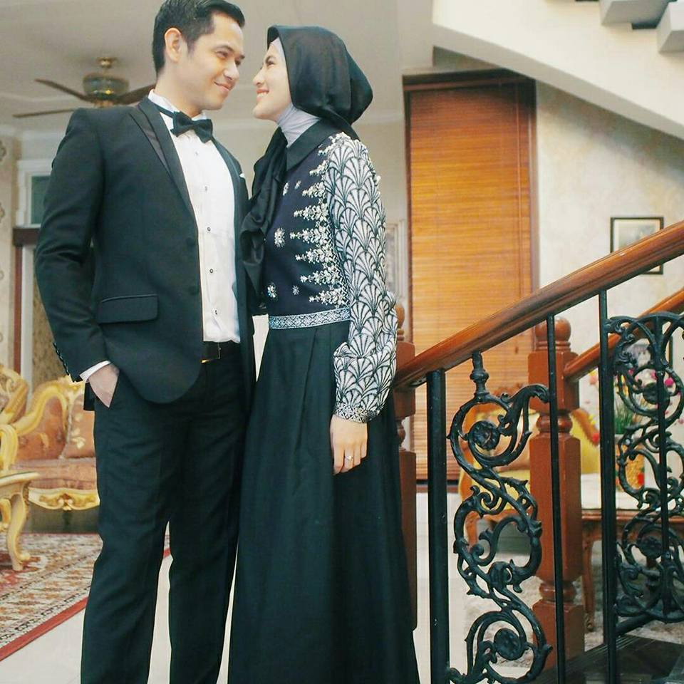 Daftar Selebriti Cantik, Pintar & Sholeha