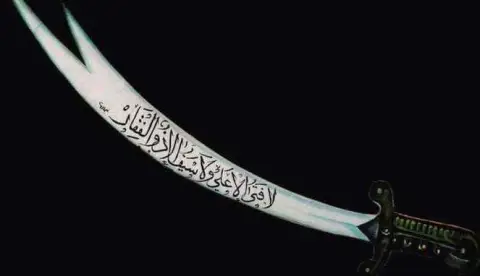 4 Senjata Suci Yang Paling Banyak Dicari Umat Manusia Didunia