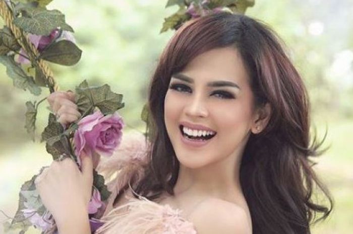 Transformasi Gaya Dandan Istri Roger Danuarta Ini, Mana Yang Palling Cantik? 